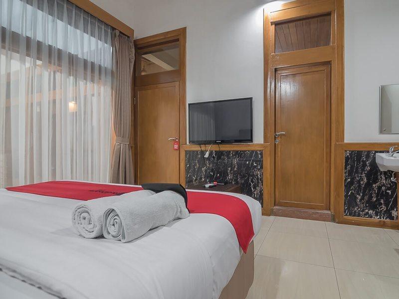 Wisma tamu Reddoorz @ Hegarmanah 2*